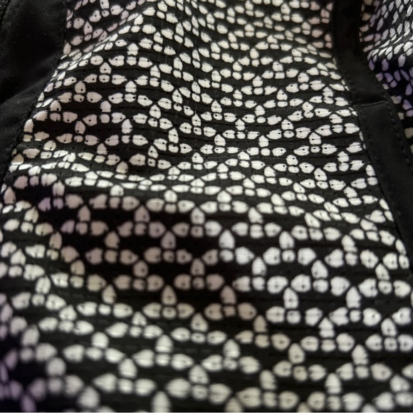 Lululemon Size 2 Bomb Around Reversible Bomber Jacket Black White Lightweight - Picture 3 of 9